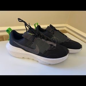 Nike boys shoes Size 7Y Brand New in box